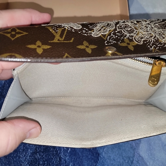 Louis Vuitton Sarah Limited Edition Monogram Dentelle Brown Wallet with box - Picture 6 of 15